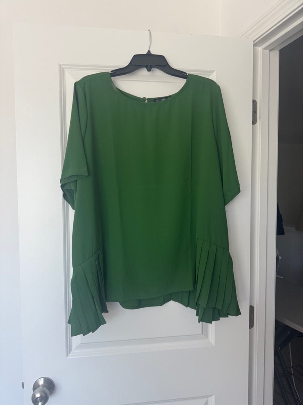 Women's Green Pleated Hem Blouse